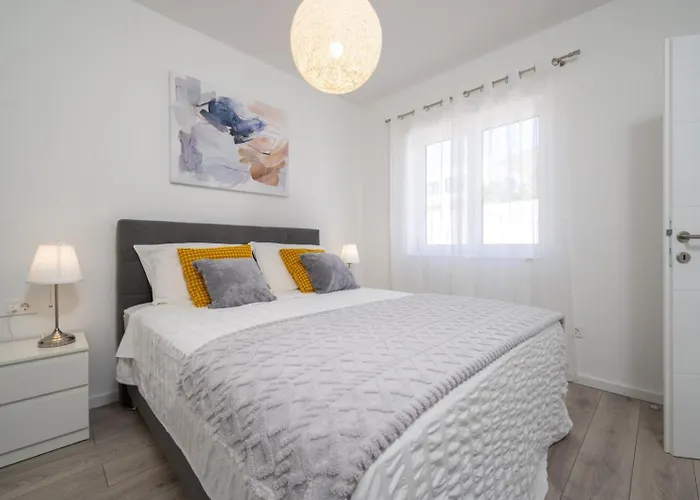 Gracin - Brand New With Terrace And Seaview Traù