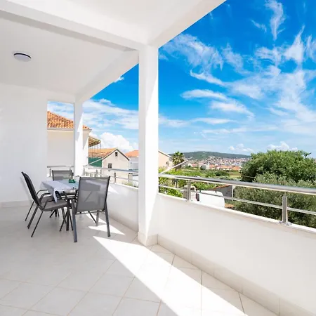 Апартаменти Gracin - Brand New With Terrace And Seaview