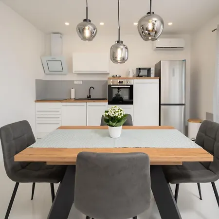 Gracin - Brand New With Terrace And Seaview