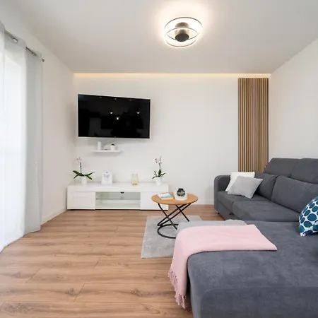 Gracin - Brand New With Terrace And Seaview Трогір