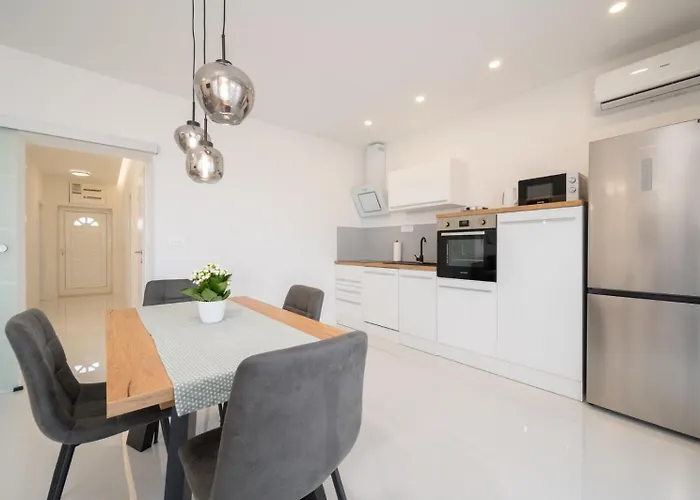 Daire Gracin - Brand New With Terrace And Seaview *