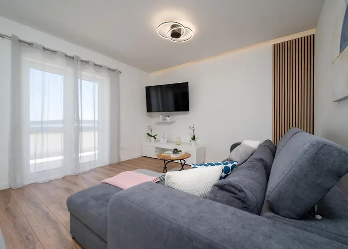 Daire Gracin - Brand New With Terrace And Seaview Trogir