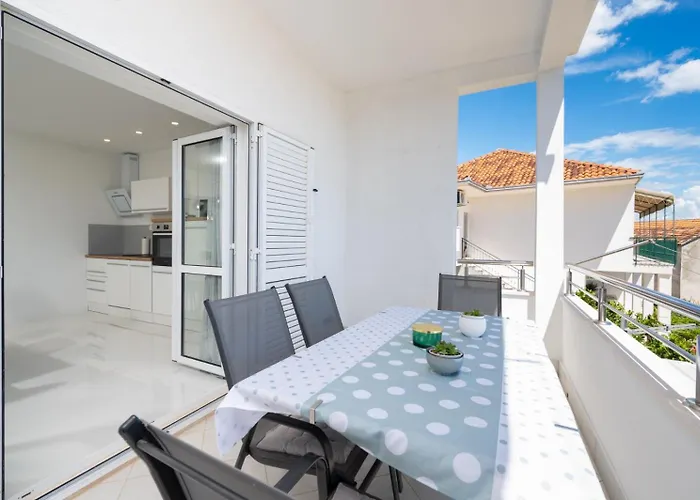 Gracin - Brand New With Terrace And Seaview Daire Trogir