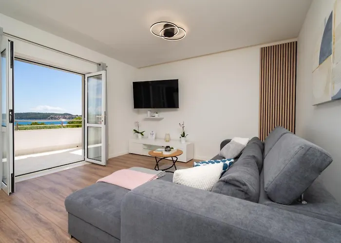 Daire Gracin - Brand New With Terrace And Seaview *