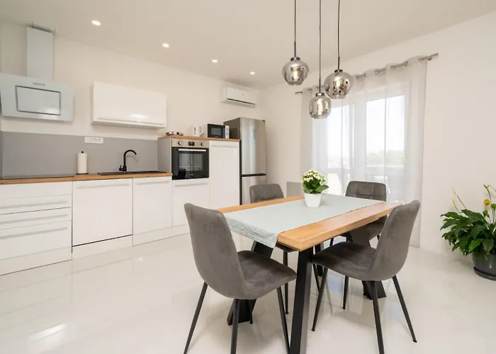 Gracin - Brand New With Terrace And Seaview Daire *