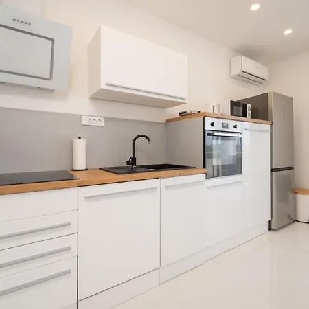 Gracin - Brand New With Terrace And Seaview Apartmán