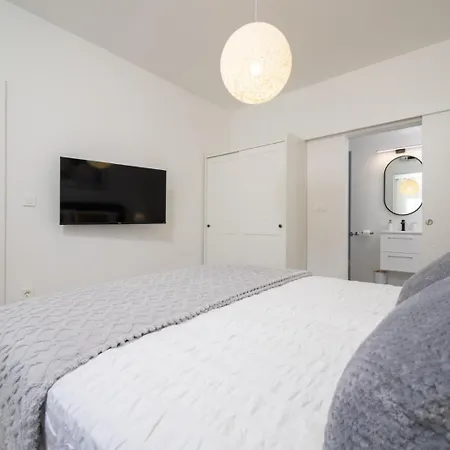 Gracin - Brand New With Terrace And Seaview Apartmán Trogir