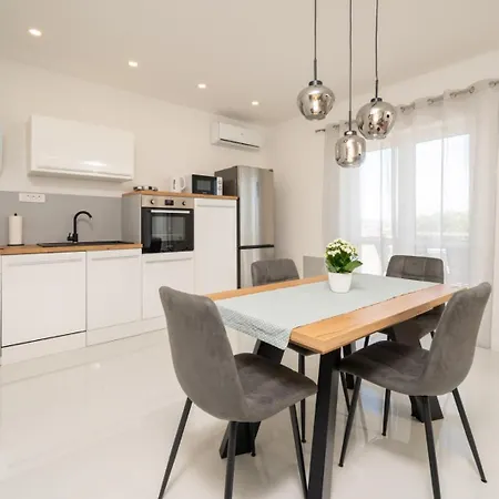Gracin - Brand New With Terrace And Seaview Apartmán *